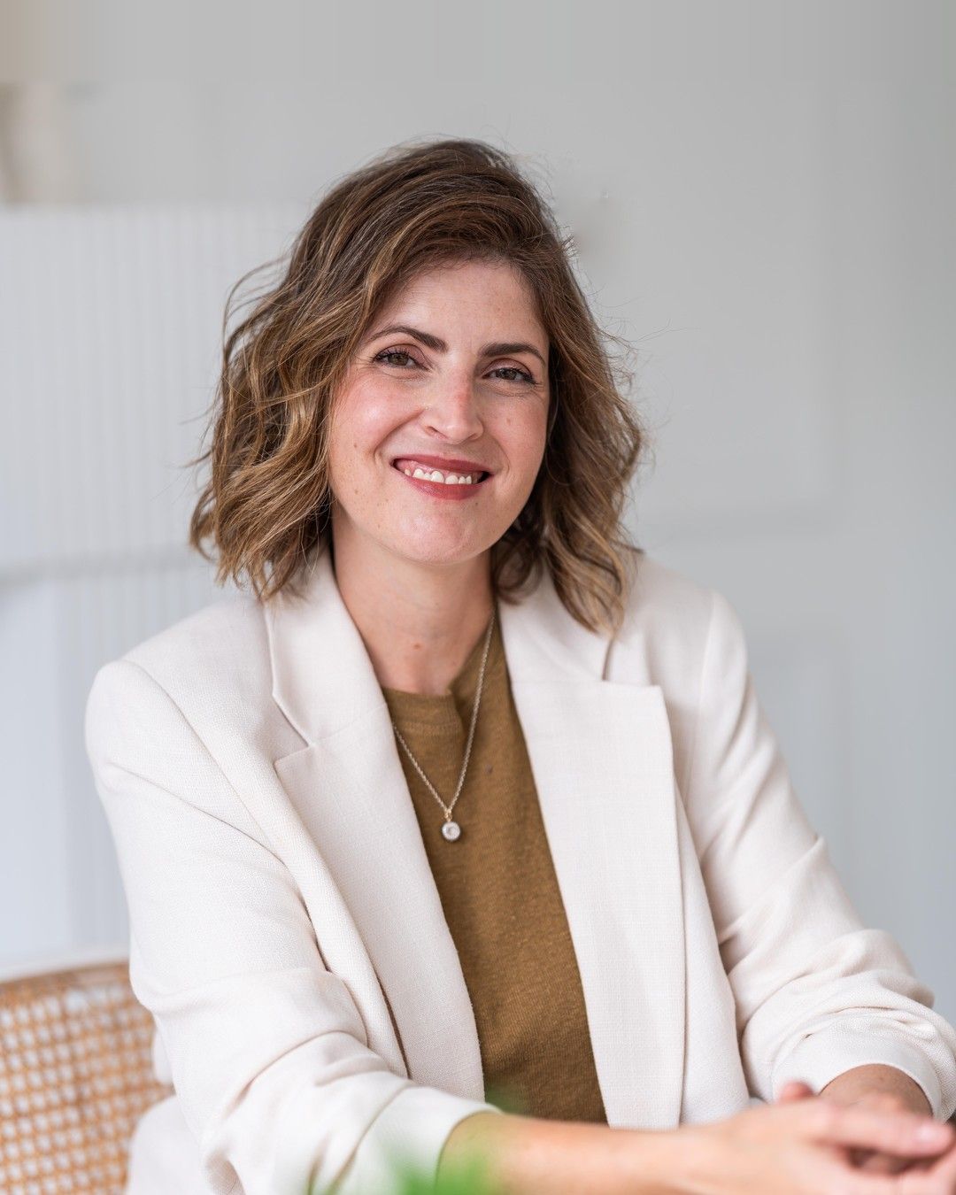 Portrait of Rebeca Pereira, Registered Psychotherapist (Qualifying), smiling warmly